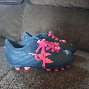 Diadora Youth Black and Pink Sports Cleats